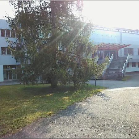 Vendégház Zimni Stadion *